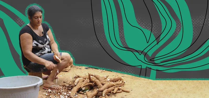 Climate justice for them - woman peeling cassava - Photo: Synergia