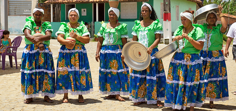 Povos quilombolas: mulheres em manifestação cultural na comunidade