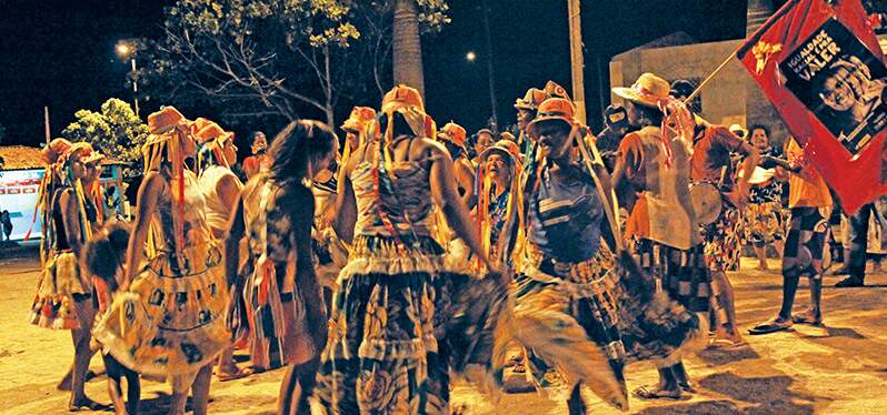 Quilombolas in cultural manifestation in the community