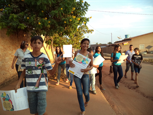 Adolescents disseminate material on sex education