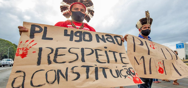 Indígenas protestam contra PL490
