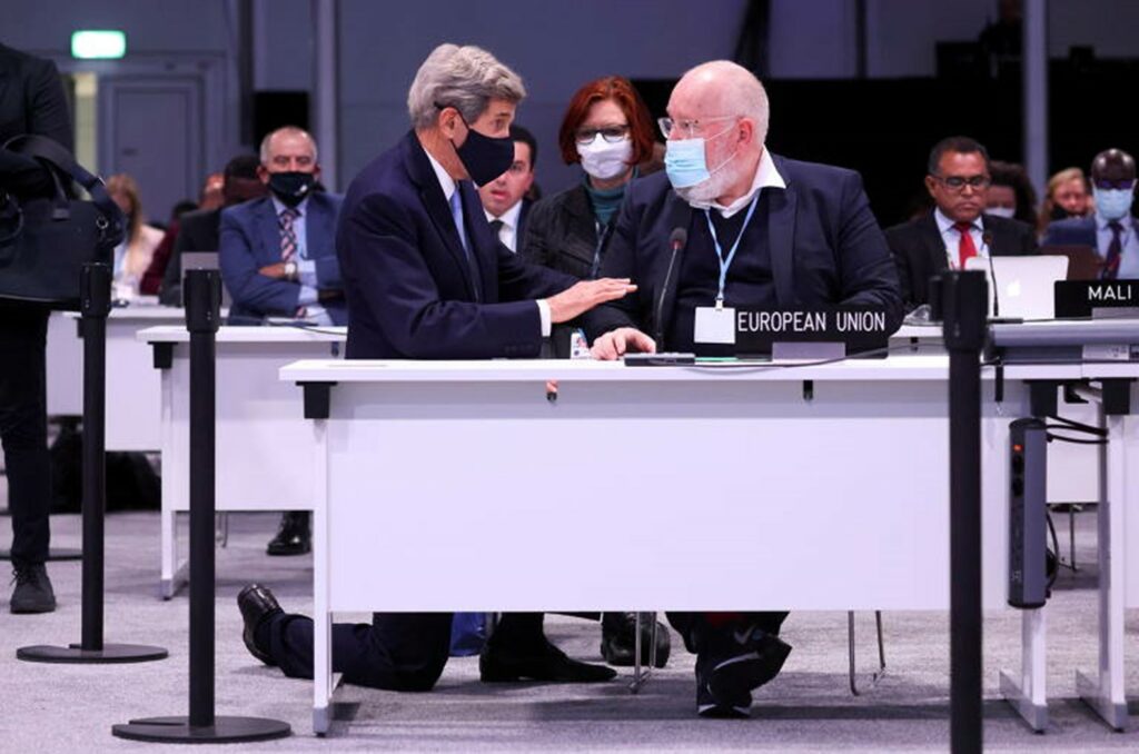 John Kerry e Frans Timmermans na COP26