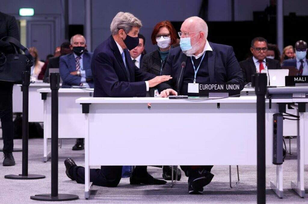 John Kerry y Frans Timmermans en la COP26