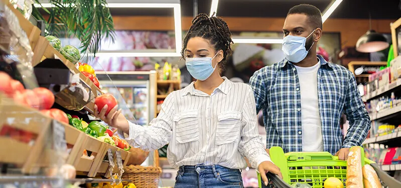 Consumo Consciente: pareja en el mercado