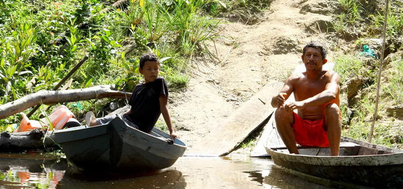 desmatamento na Amazônia e anemia_ homens pescando Foto: Carlos Penteado