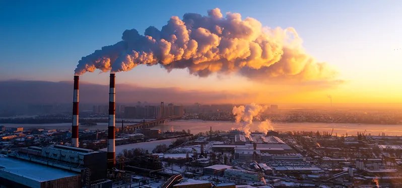 Synergia na COP27 - fábricas de combustíveis fósseis Foto: Deposit