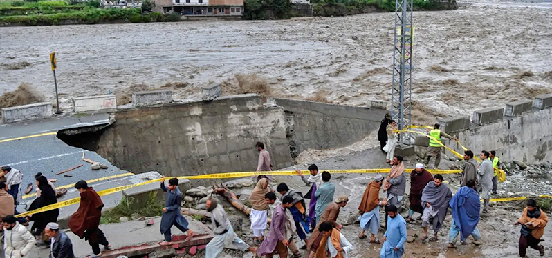 Synergia en la COP27_ Consecuencias de las inundaciones y fuertes lluvias en el área de Madian, norte de Pakistán. Foto: Abdul Majeed/AFP