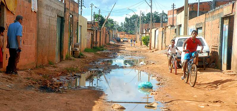 Bairro sem saneamento básico. Foto: -Valter-Campanato_ABr