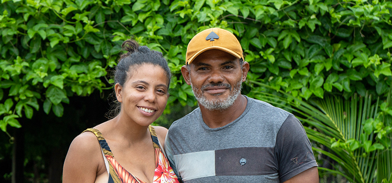 Couple Maria and Tijubinha in the cocoa plantation of terra do meio