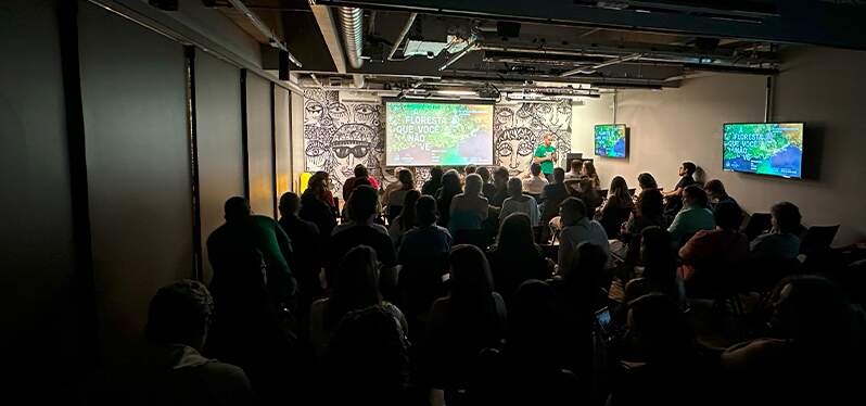 Audience during the screening of the documentary "The forest you don't see - Narratives from the Middle Xingu".