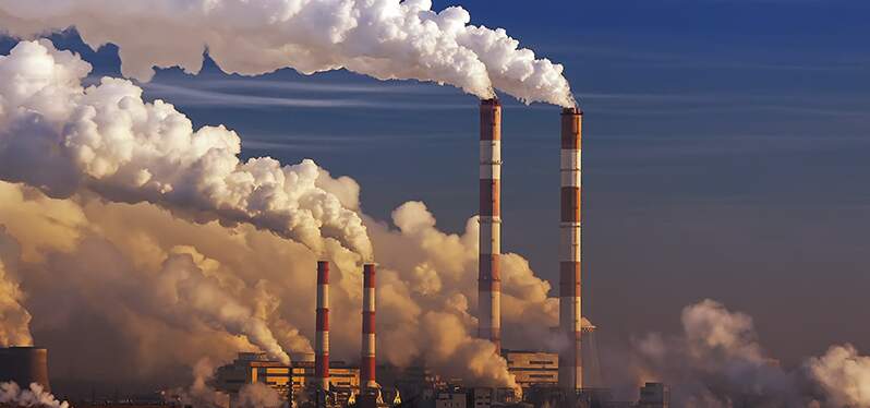 industria de la contaminación industrial que contamina el aire. Foto: Adobe Stock