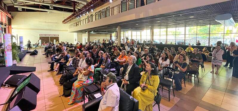 Público en la proyección del documental El bosque que no ves - Narrativas del Medio Xingu en la Conferencia Ethos. Foto de : Sinergia