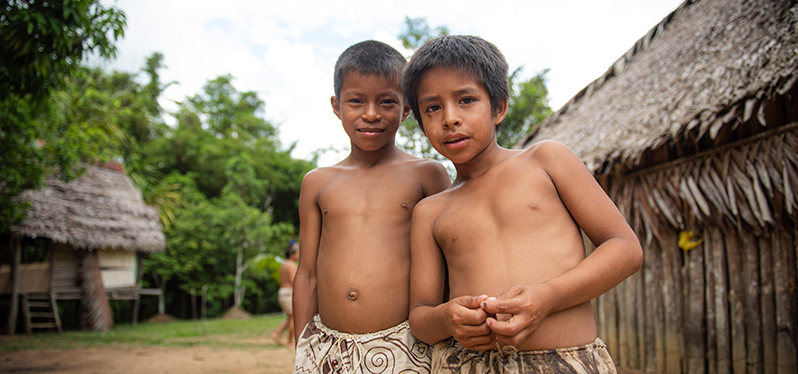 Niños indígenas Foto: Adobe Stock
