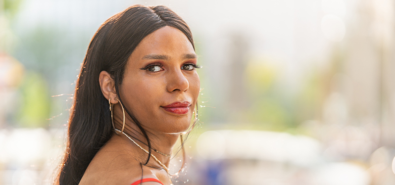 Mulher trans em destaque Estatísticas oficiais sobre a população trans no Brasil