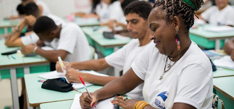 educação no Brasil: pessoas em sala de aula Foto-Divulgação_Governo-do-Estado-do-Paraná